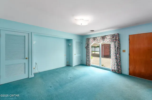 a backyard with furniture