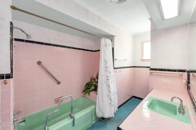 a view of a hallway with windows