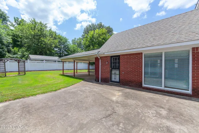 a view of a backyard with a garden and plants