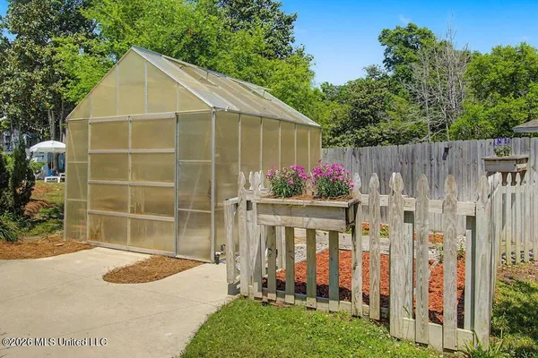 $999,000 | 1589 East 2nd Street, Pass Christian, MS 39571