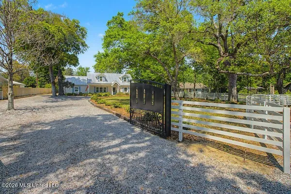$999,000 | 1589 East 2nd Street, Pass Christian, MS 39571