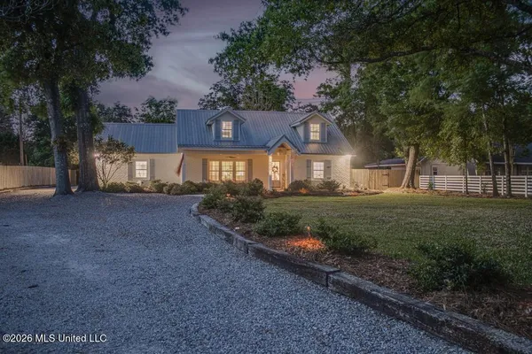 $999,000 | 1589 East 2nd Street, Pass Christian, MS 39571