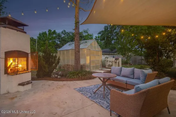 $999,000 | 1589 East 2nd Street, Pass Christian, MS 39571