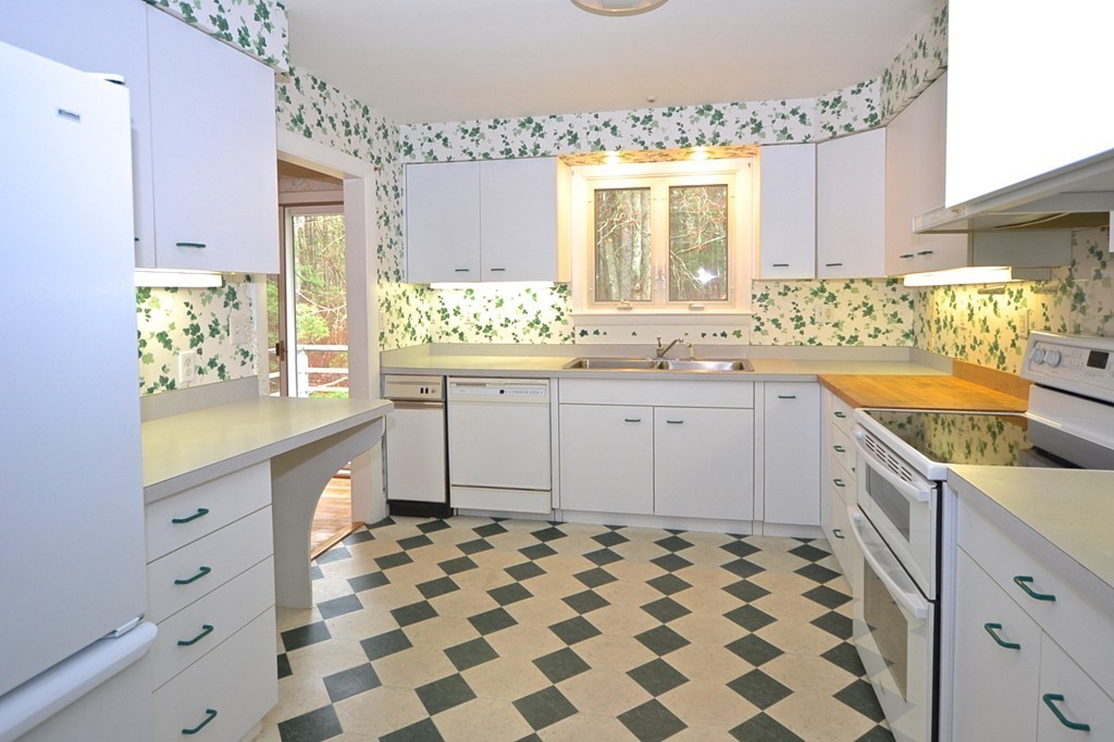 105 New Boston Road Fairhaven, MA 02719 - Photo 7 of 21 Gallery Image 7