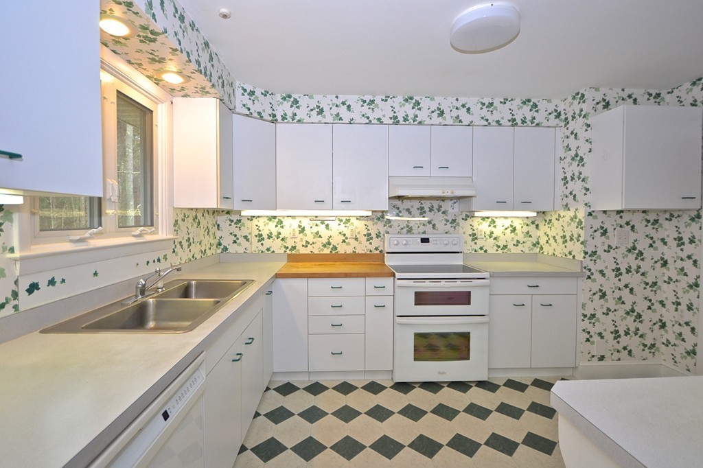 105 New Boston Road Fairhaven, MA 02719 - Photo 8 of 21 Gallery Image 8