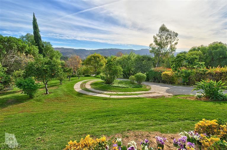 11675 Barranca Road Camarillo, CA 93012 - Photo 2 of 19 a view of a golf course with a fountain