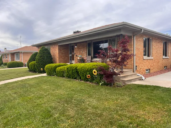 $369,900 | 2112 26th Street, Kenosha, WI 53140