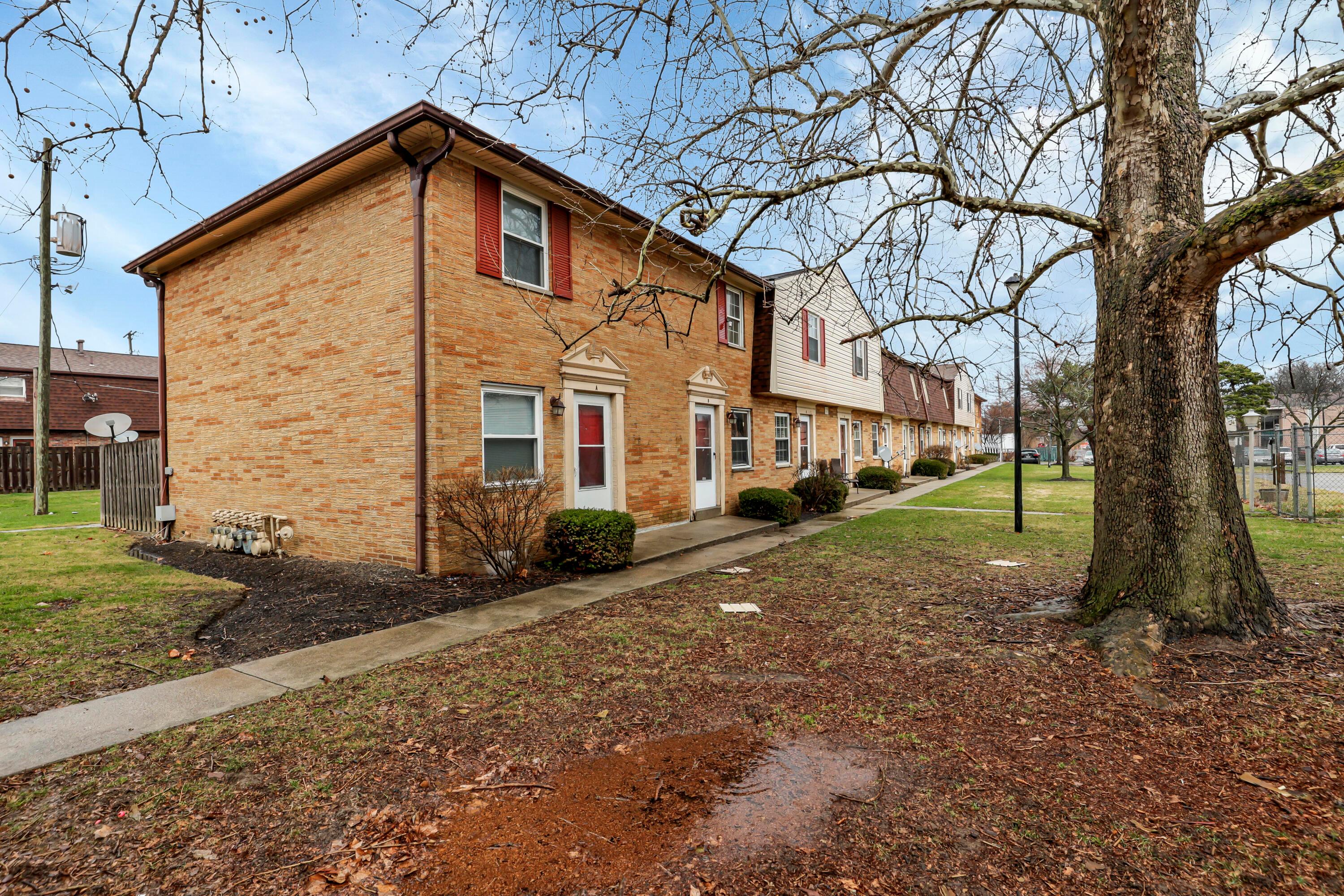 5726 Beechcroft Road, Unit C Columbus, OH 43229 - Photo 13 of 17 Front View and Walkway