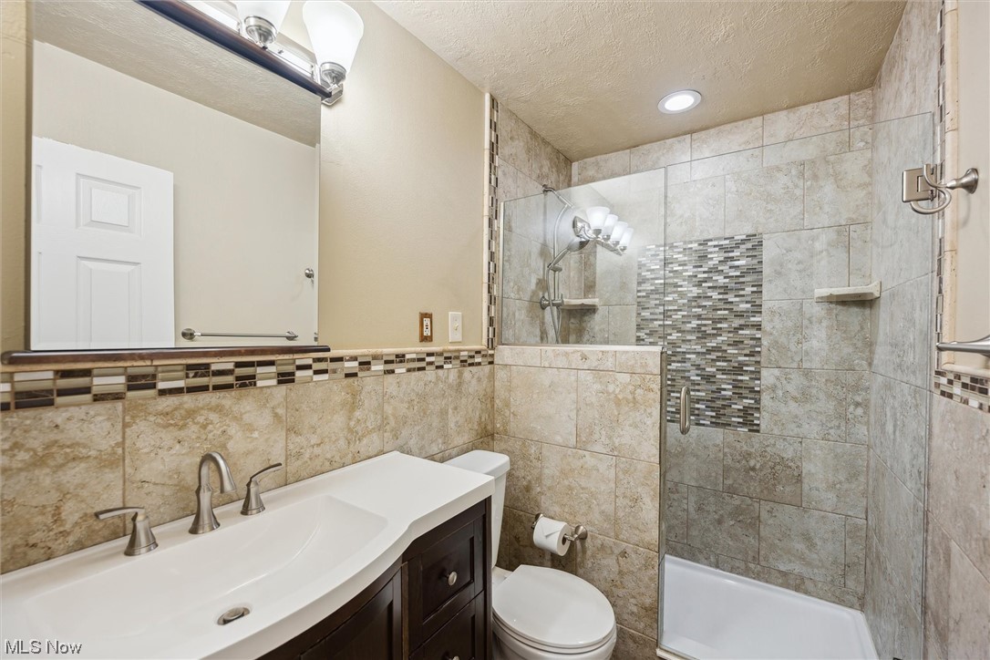 23914 Knickerbocker Road Bay Village, OH 44140 - Photo 16 of 33 Gallery Image 16