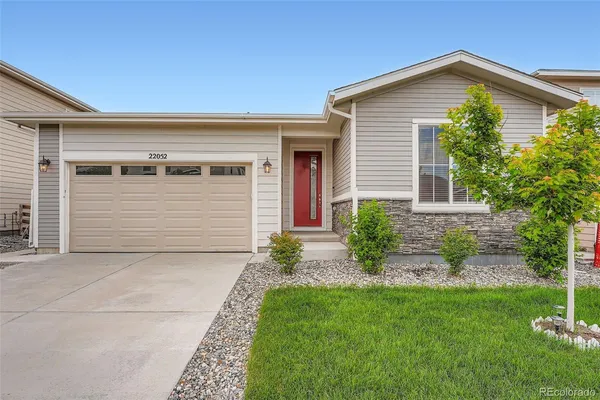 $3,200 | 22052 East Stanford Circle, Aurora, CO 80015