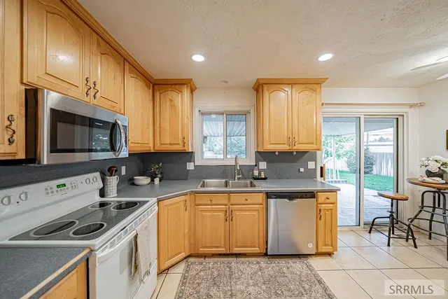 $370,000 | 130 Hatch Idaho Falls, Idaho Falls, ID 83401