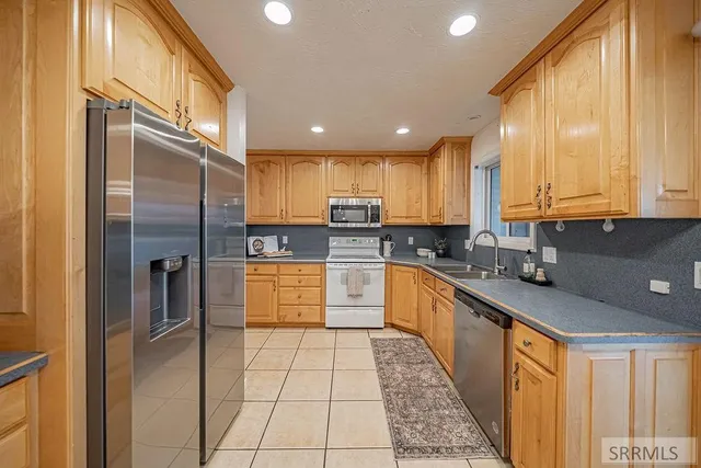 $370,000 | 130 Hatch Idaho Falls, Idaho Falls, ID 83401