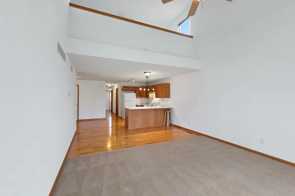 $264,500 | 1071 Alexandria Drive, Unit 1071, Sycamore, IL 60178