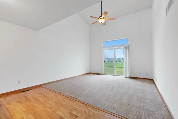 $264,500 | 1071 Alexandria Drive, Unit 1071, Sycamore, IL 60178