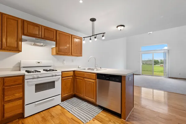 $264,500 | 1071 Alexandria Drive, Unit 1071, Sycamore, IL 60178