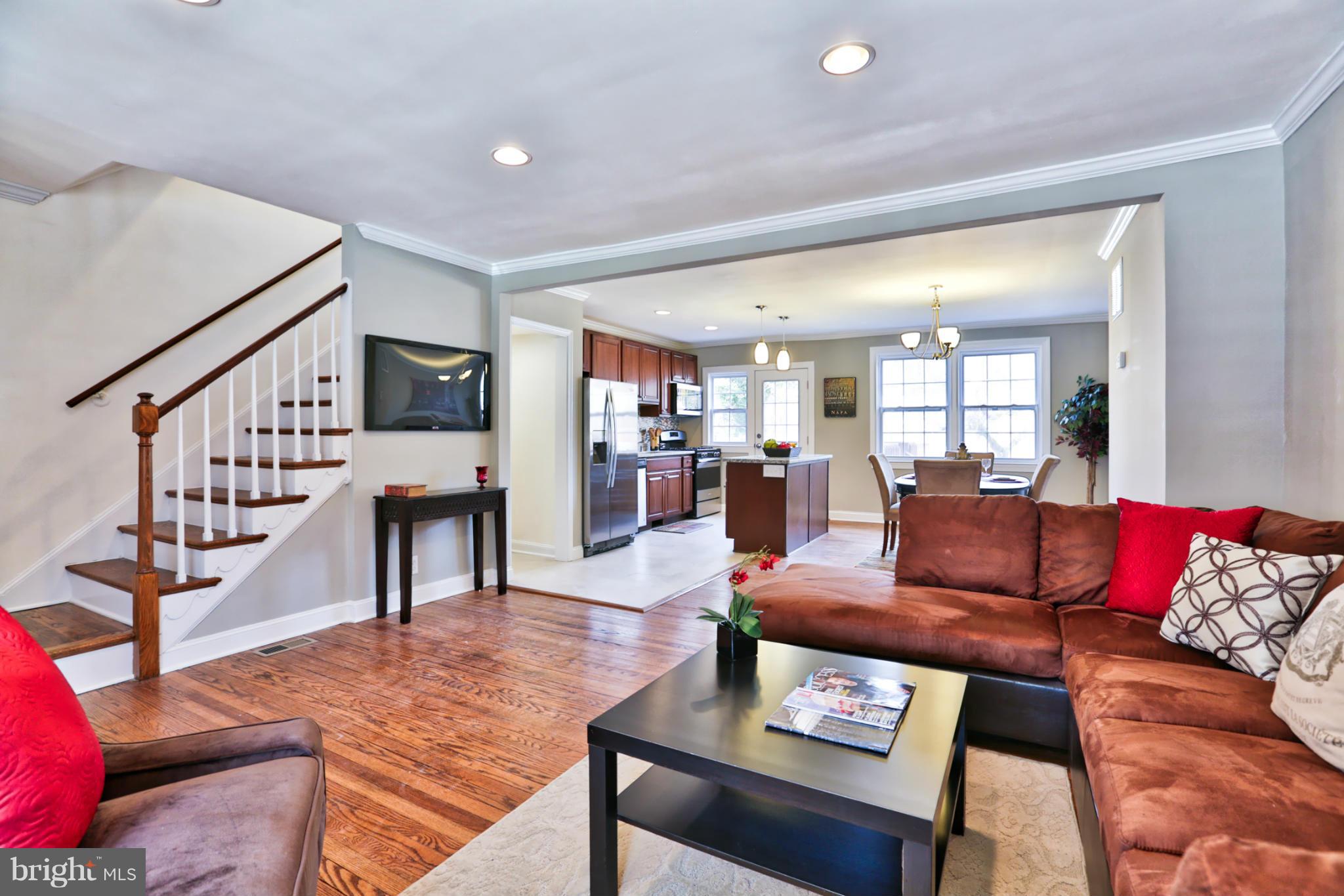 412 Random Road Baltimore, MD 21229 - Photo 4 of 27 Perfect for Welcoming Guests