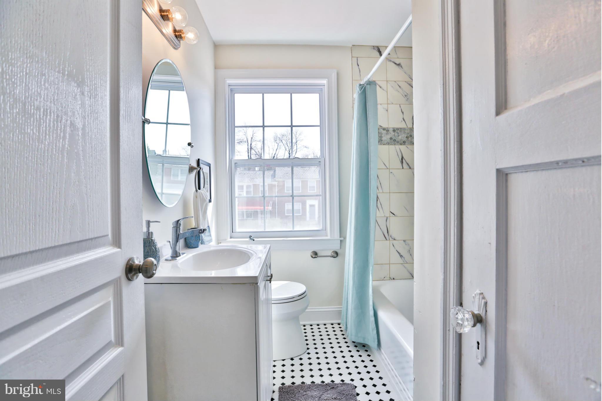 412 Random Road Baltimore, MD 21229 - Photo 9 of 27 Stunning Chic Bath