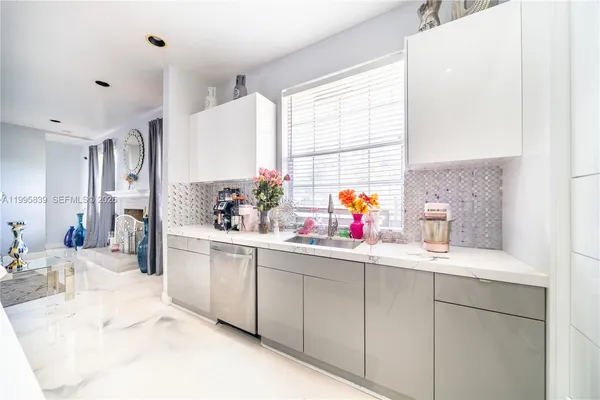 $2,900,000 | 5303 Southwest 111th Terrace, Davie, FL 33328