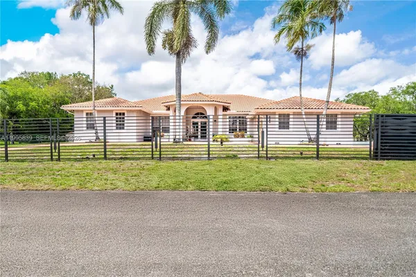 $2,900,000 | 5303 Southwest 111th Terrace, Davie, FL 33328