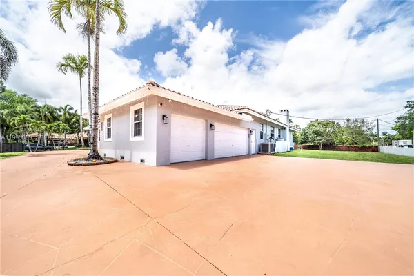 $2,900,000 | 5303 Southwest 111th Terrace, Davie, FL 33328