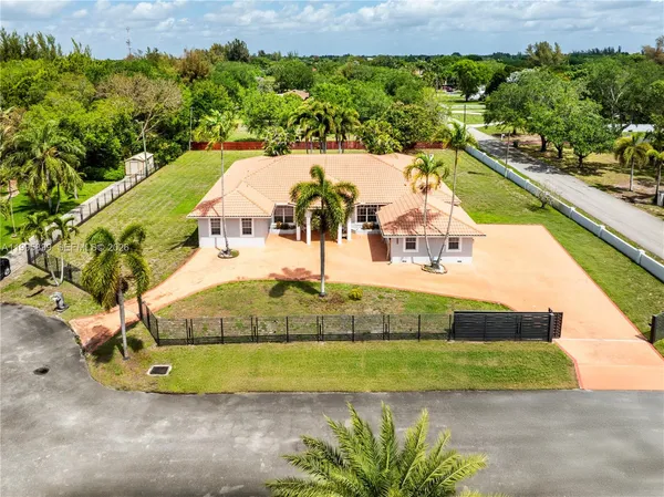 $2,900,000 | 5303 Southwest 111th Terrace, Davie, FL 33328