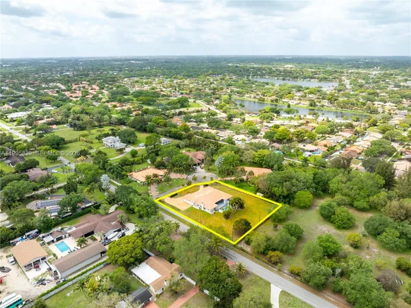 $2,900,000 | 5303 Southwest 111th Terrace, Davie, FL 33328