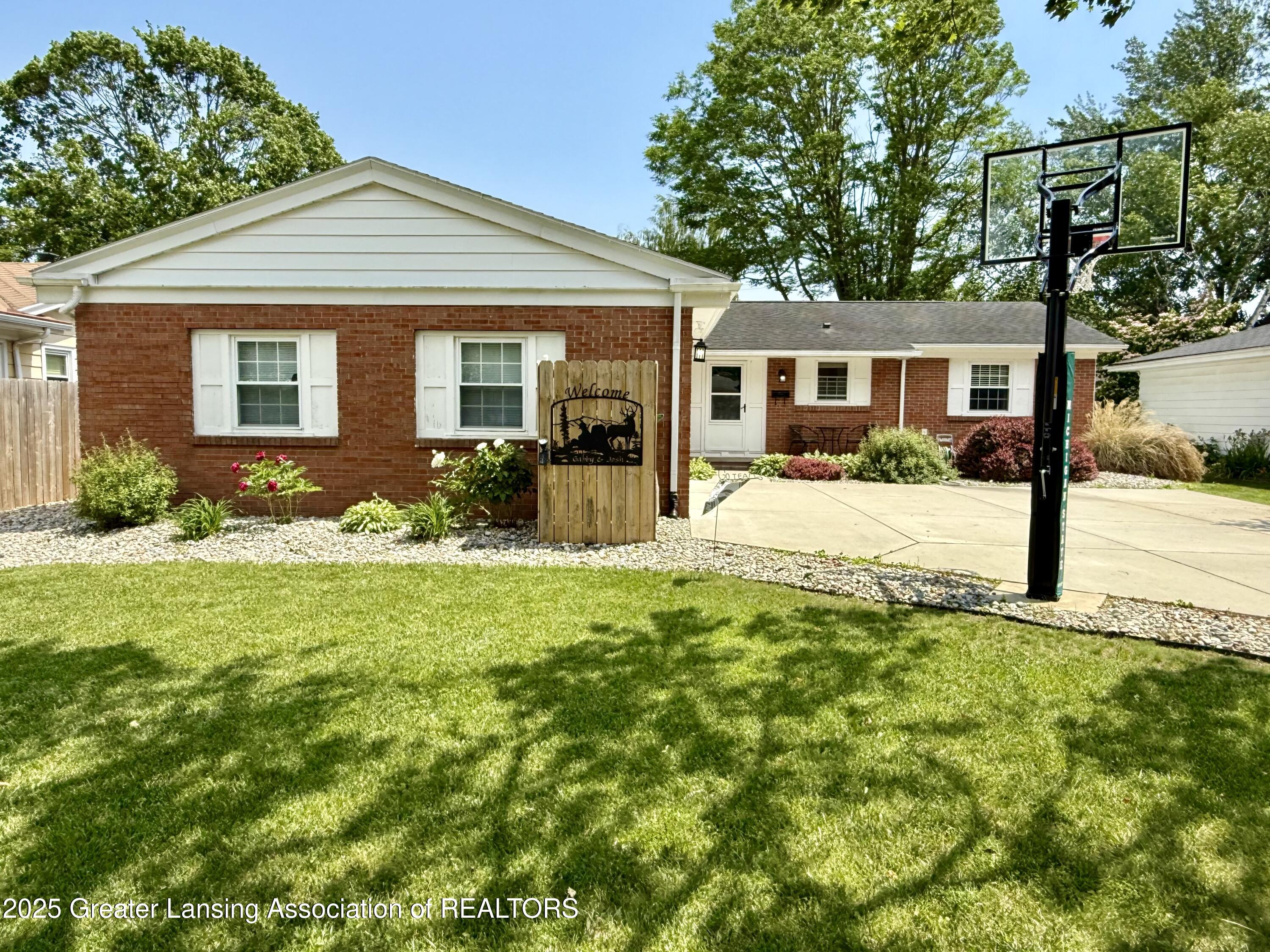 3321 Springbrook Lane Lansing, MI 48917 - Photo 3 of 52 IMG_3544