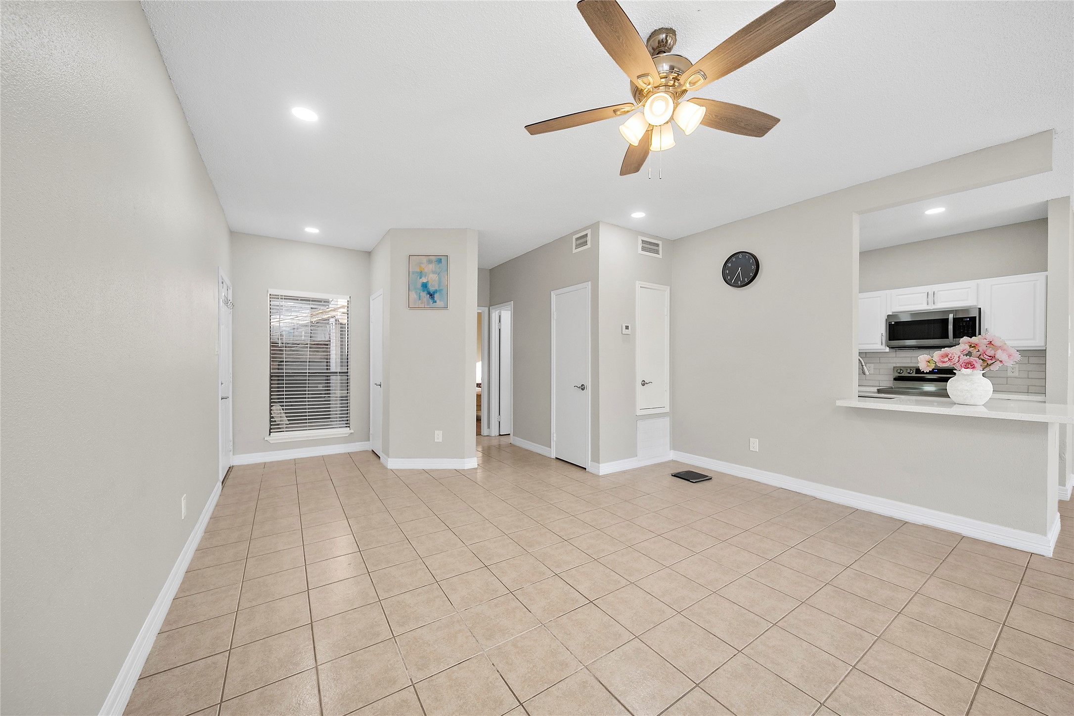 8257 Sands Point Drive, Unit 167 Houston, TX 77036 - Photo 4 of 16 a view of an empty room and kitchen view