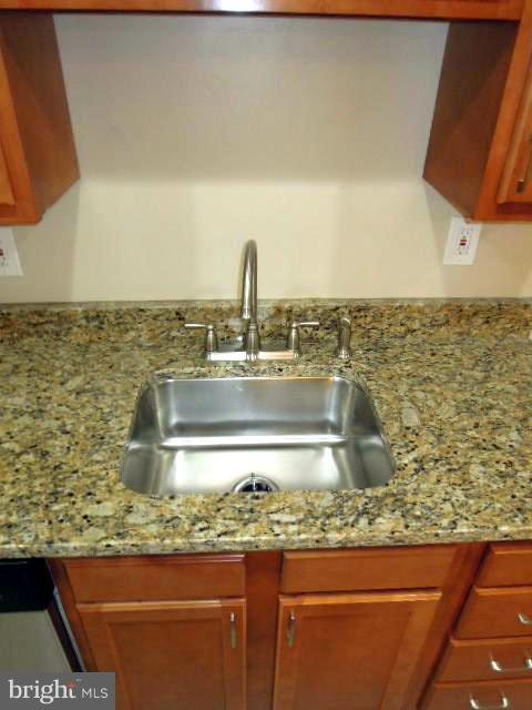 1357 Stonewood Road Baltimore, MD 21239 - Photo 2 of 29 Granite Counters