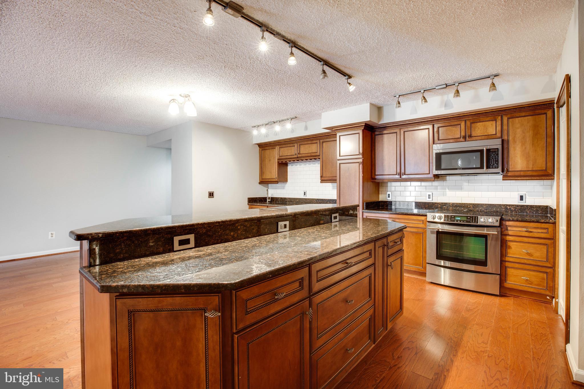6101 Edsall Road, Unit 807 Alexandria, VA 22304 - Photo 12 of 34