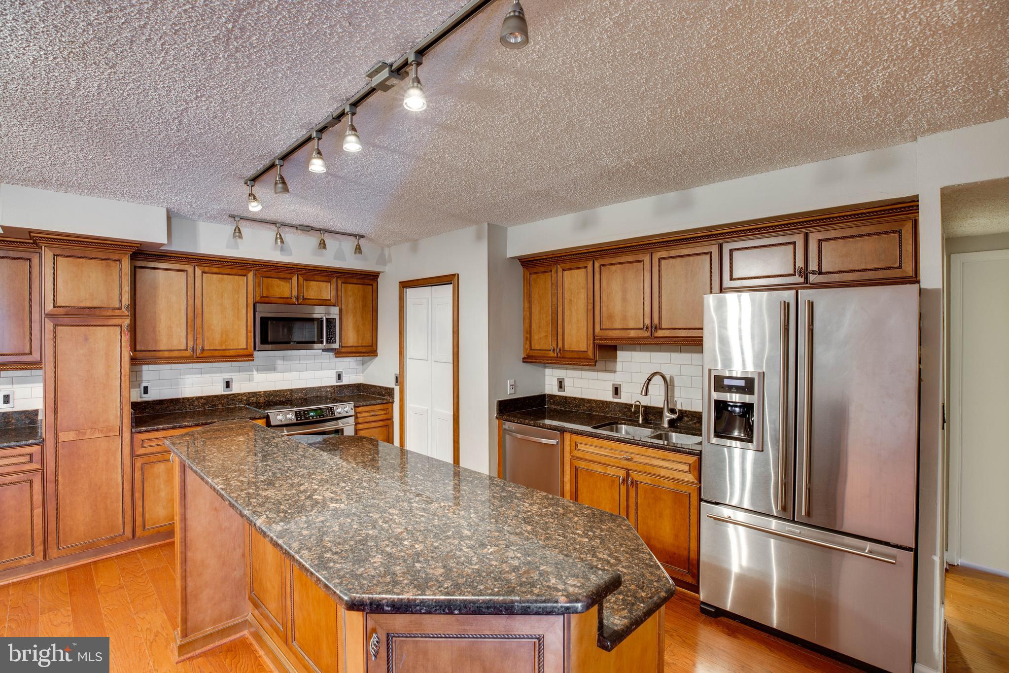 6101 Edsall Road, Unit 807 Alexandria, VA 22304 - Photo 13 of 34