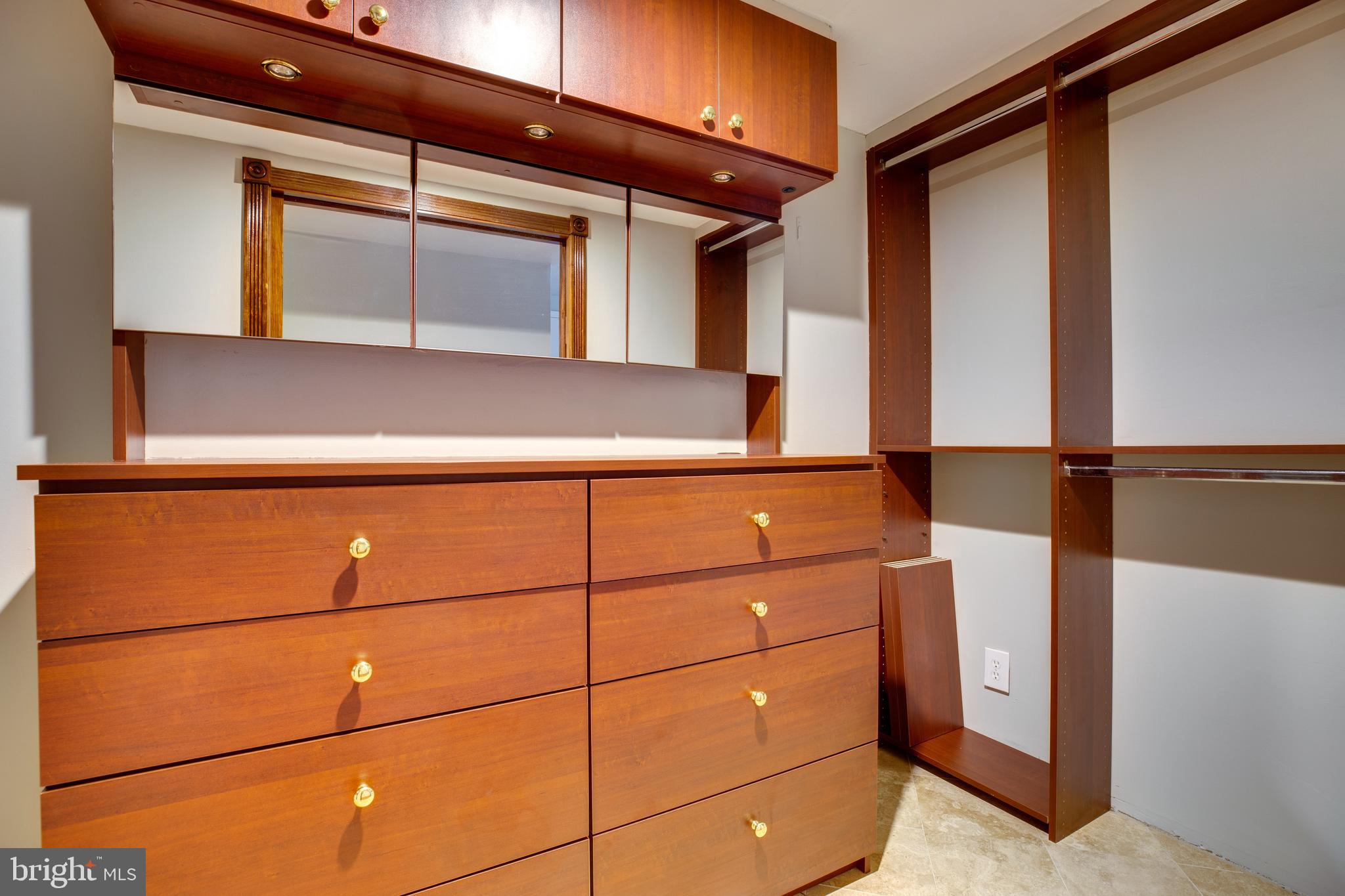 6101 Edsall Road, Unit 807 Alexandria, VA 22304 - Photo 23 of 34
