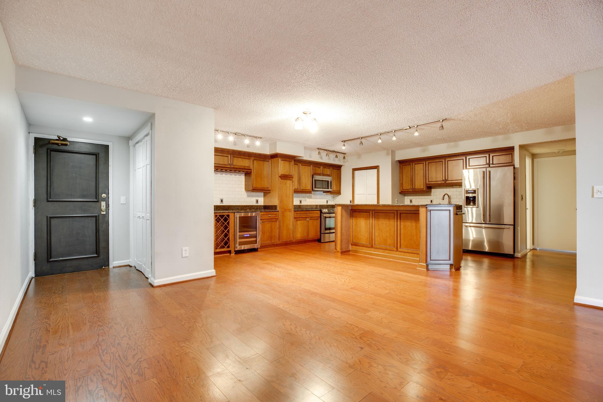 6101 Edsall Road, Unit 807 Alexandria, VA 22304 - Photo 4 of 34