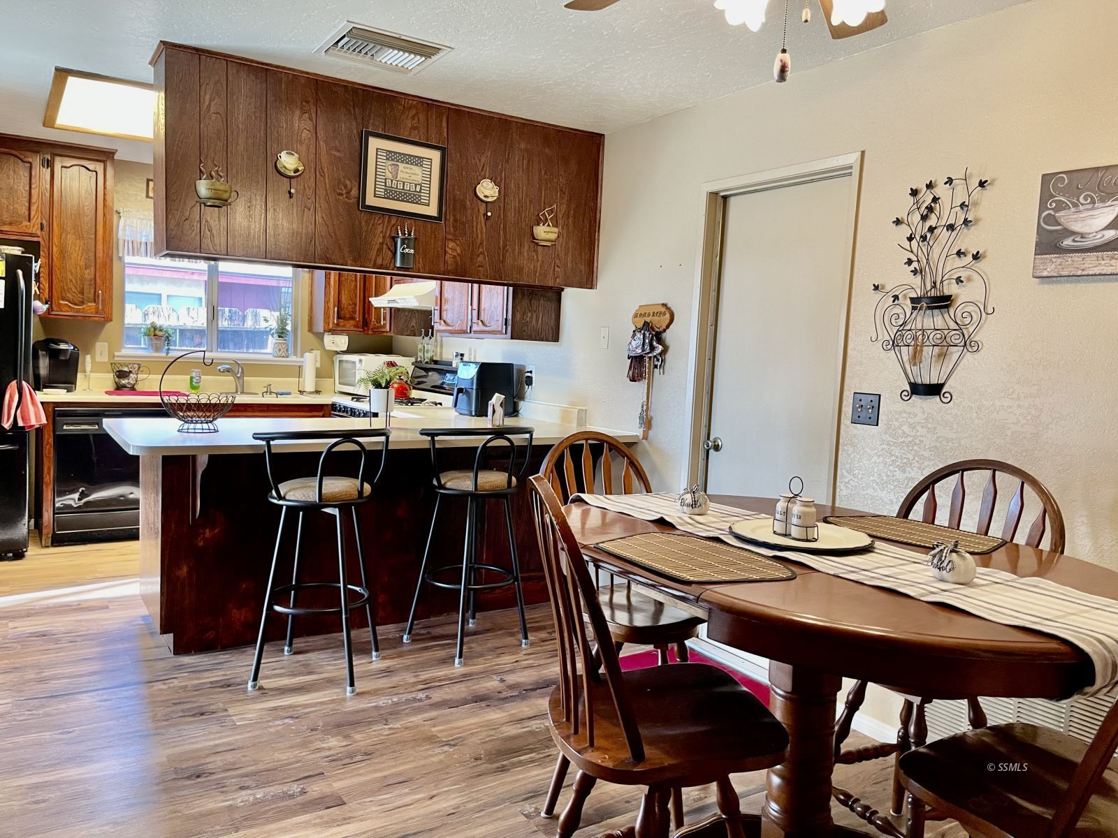 429 South Fountain Street Ridgecrest, CA 93555 - Photo 6 of 33 a view of a dining room with furniture and wooden floor