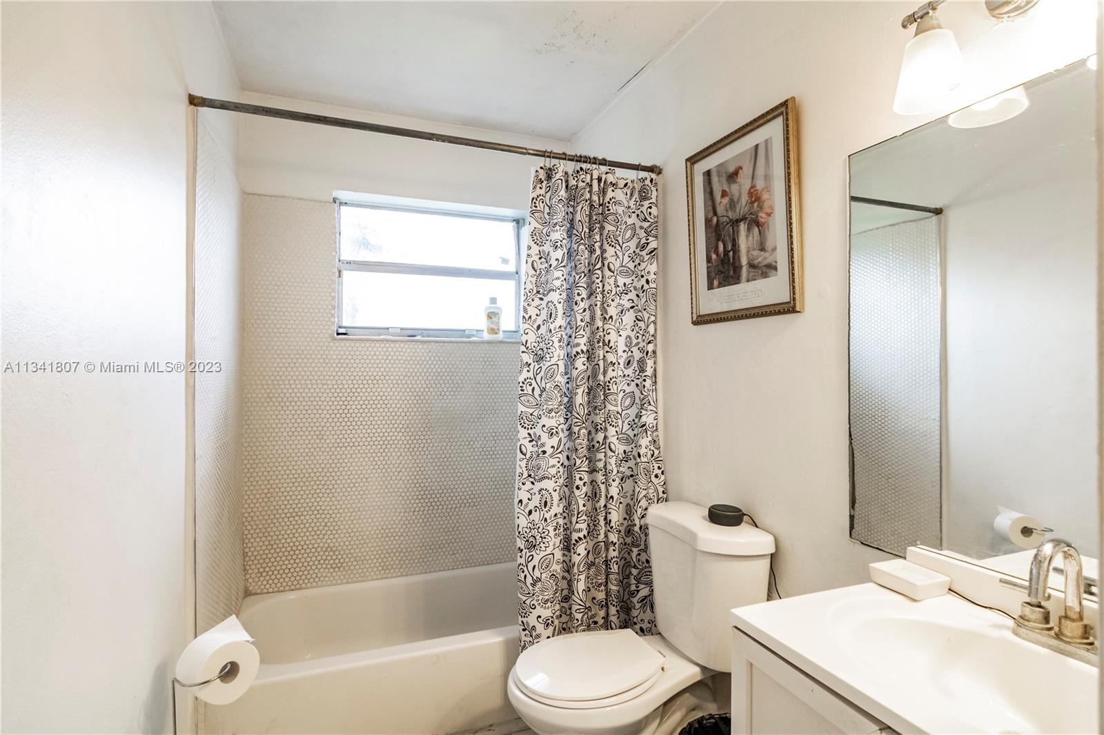 16041 Southwest 284th Street Homestead, FL 33033 - Photo 13 of 20 a bathroom with a toilet a sink and a bathtub