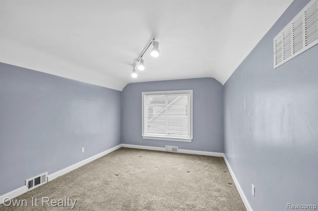 7335 Maple Street Dearborn, MI 48126 - Photo 22 of 34