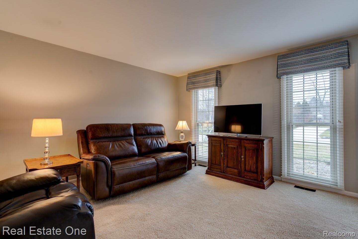 1190 Hathaway Rising Rochester, MI 48306 - Photo 3 of 30 DSC06114_5_6.jpg