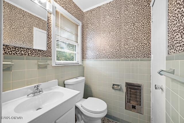 3023 Christmasville Road Jackson, TN 38305 - Photo 14 of 20 a bathroom with a sink a toilet and shower