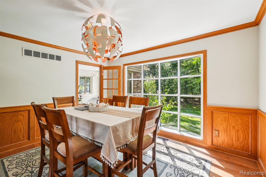 585 Timberline Drive Rochester Hills, MI 48309 - Photo 8 of 38
