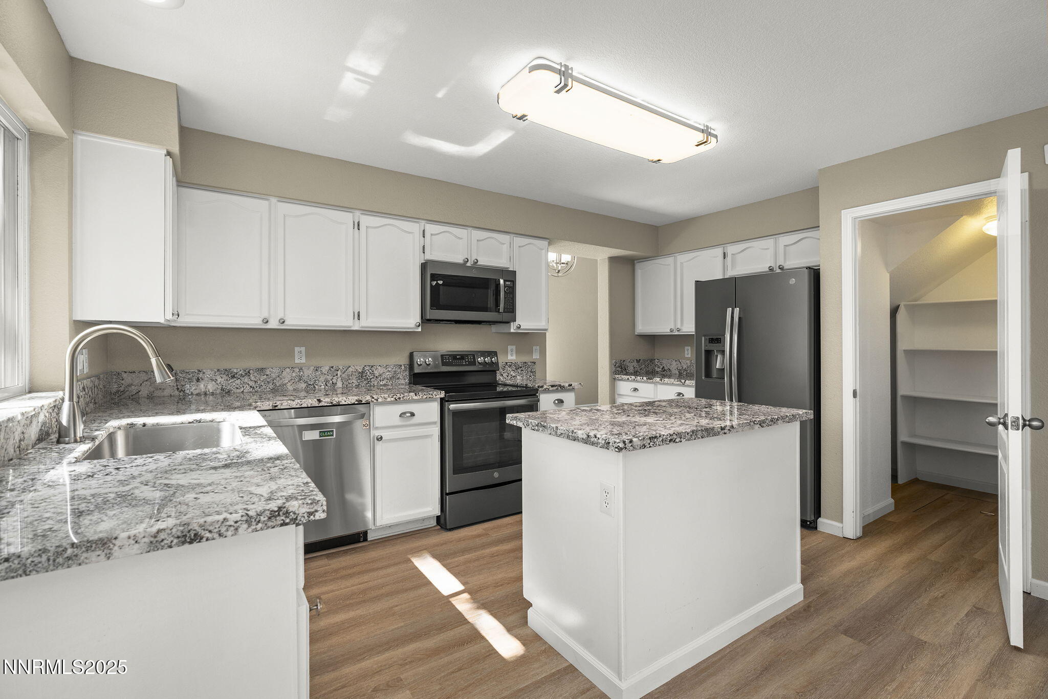 5830 Blue Horizon Drive Reno, NV 89523 - Photo 19 of 41 a kitchen with a sink stove and refrigerator