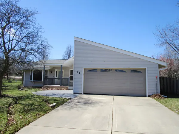 $390,000 | 104 Oxford Place, Bloomingdale, IL 60108