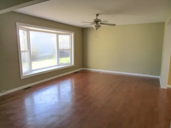 $390,000 | 104 Oxford Place, Bloomingdale, IL 60108