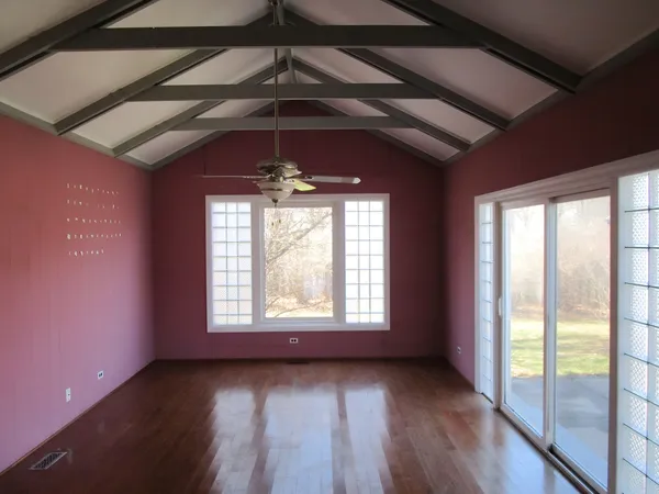 $390,000 | 104 Oxford Place, Bloomingdale, IL 60108