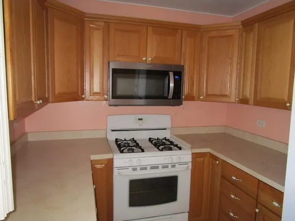 $390,000 | 104 Oxford Place, Bloomingdale, IL 60108