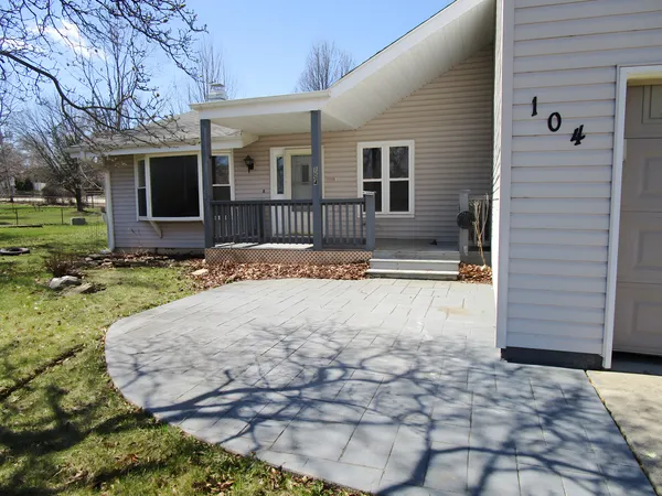 $390,000 | 104 Oxford Place, Bloomingdale, IL 60108