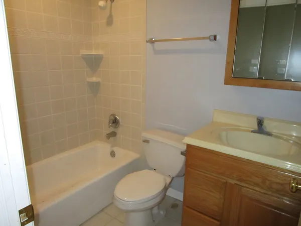 $390,000 | 104 Oxford Place, Bloomingdale, IL 60108