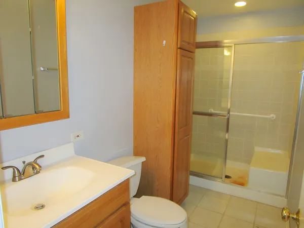 $390,000 | 104 Oxford Place, Bloomingdale, IL 60108