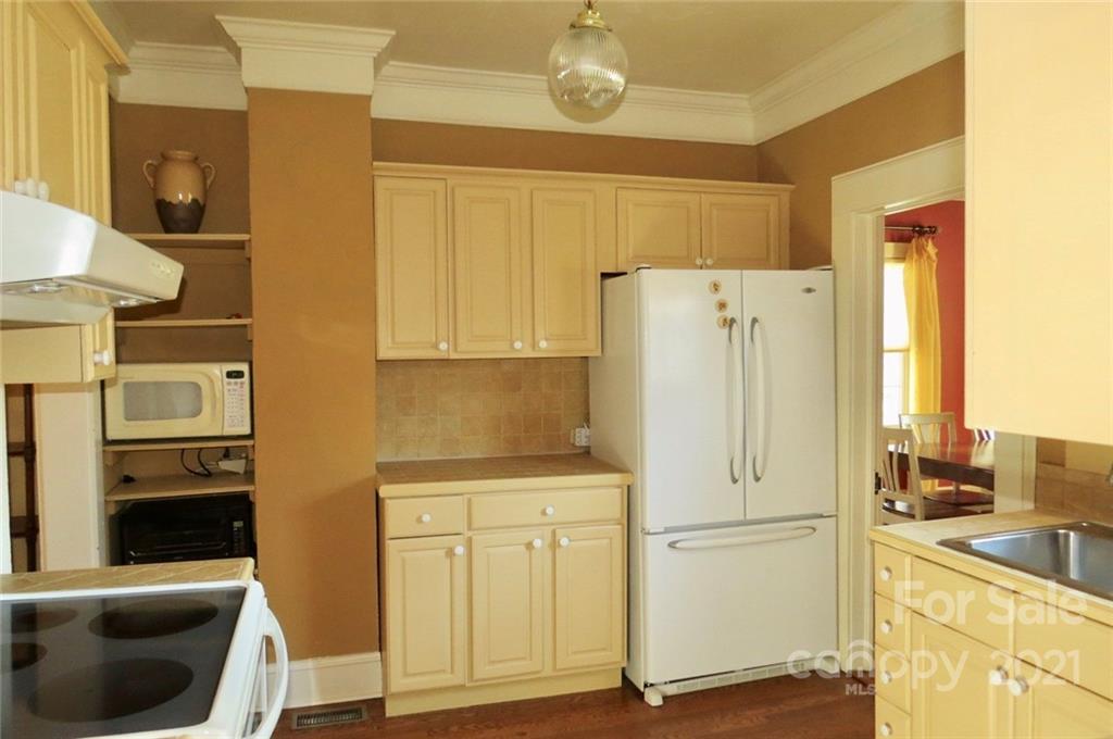 204 Johnson Street Brevard, NC 28712 - Photo 8 of 33 Gallery Image 8