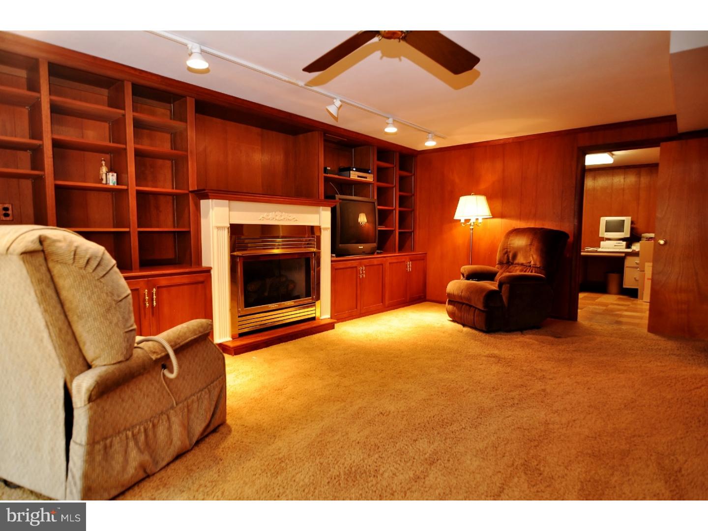 9256 Darlington Road Philadelphia, PA 19115 - Photo 14 of 21 Family Room