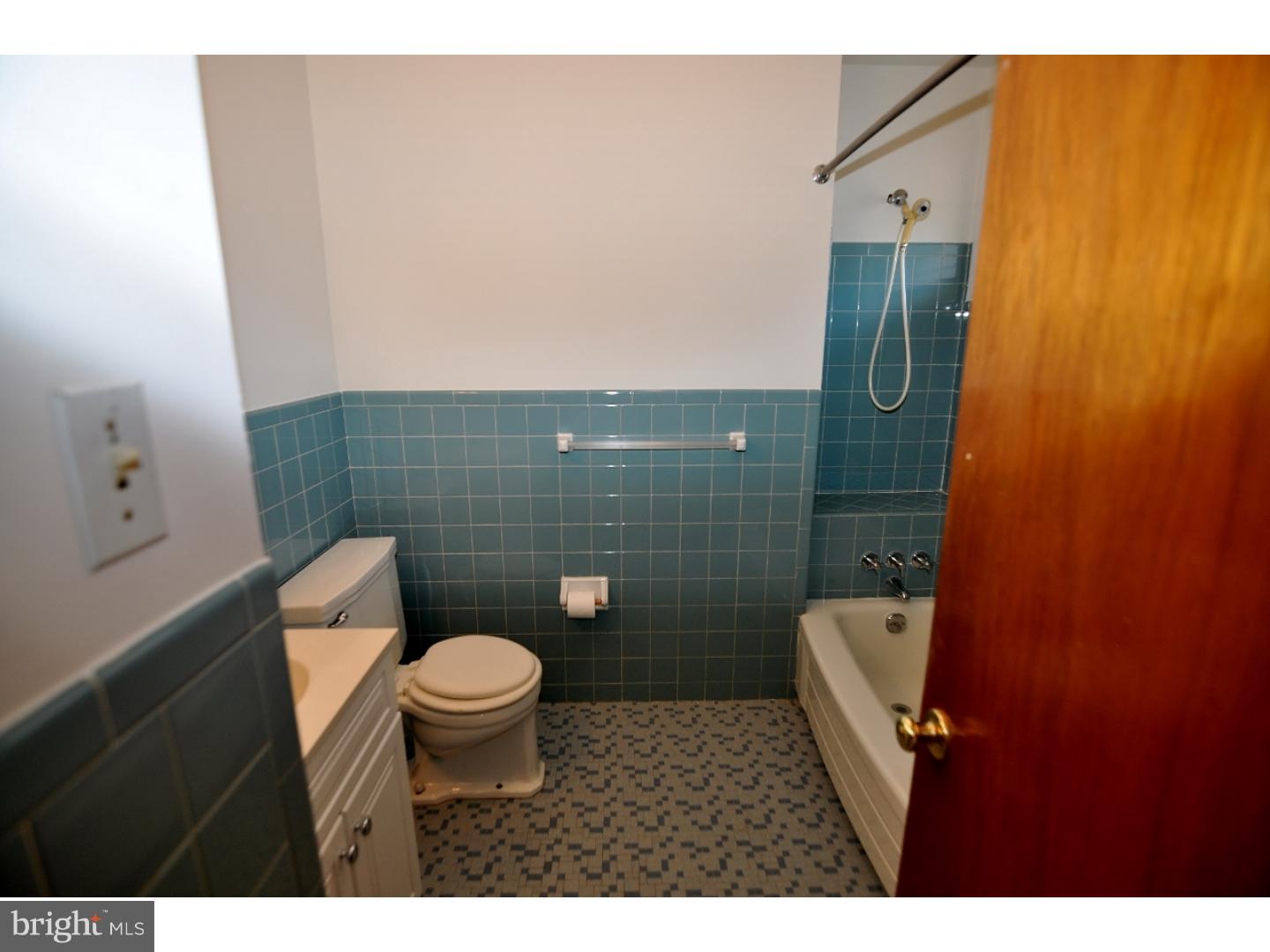 9256 Darlington Road Philadelphia, PA 19115 - Photo 17 of 21 Bathroom